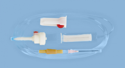 Система для вливаний гемотрансфузионная для крови с пластиковой иглой — 20 шт/уп купить оптом в Астрахани